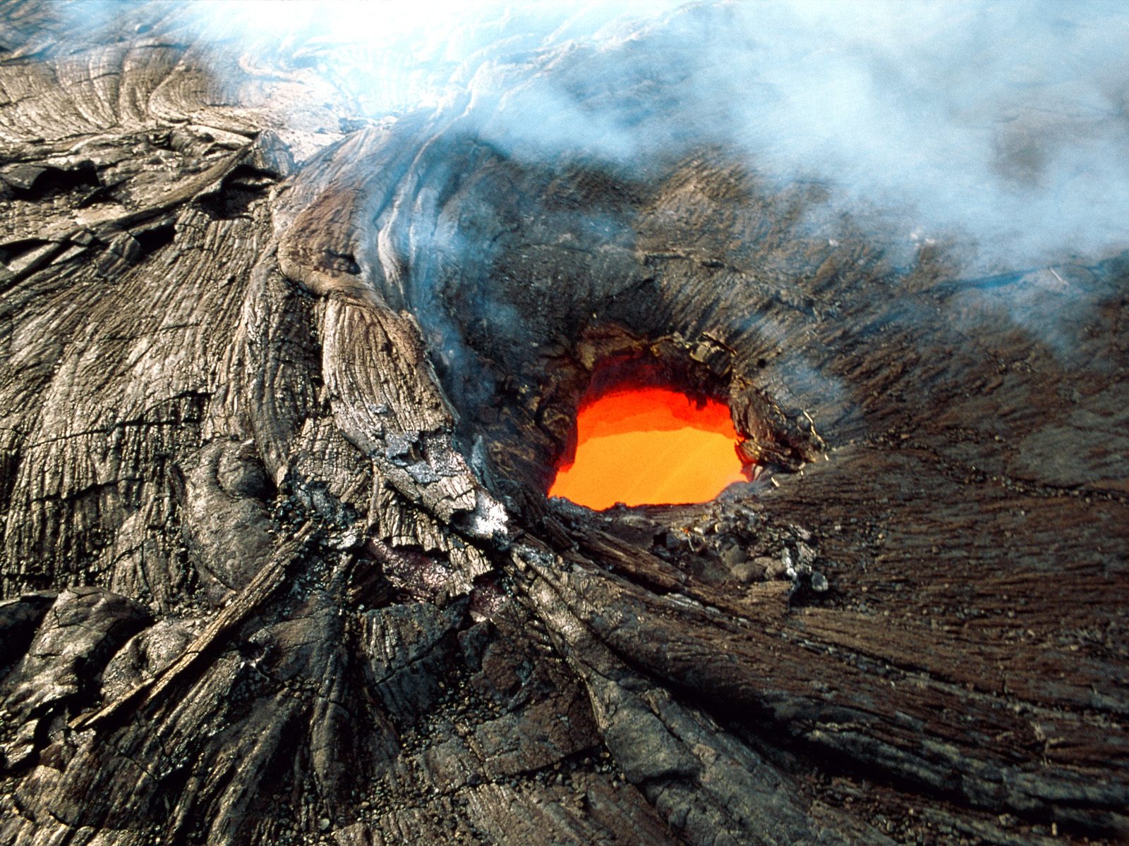 Kilauea, Hawaii Volcanoes National Park   1600x1